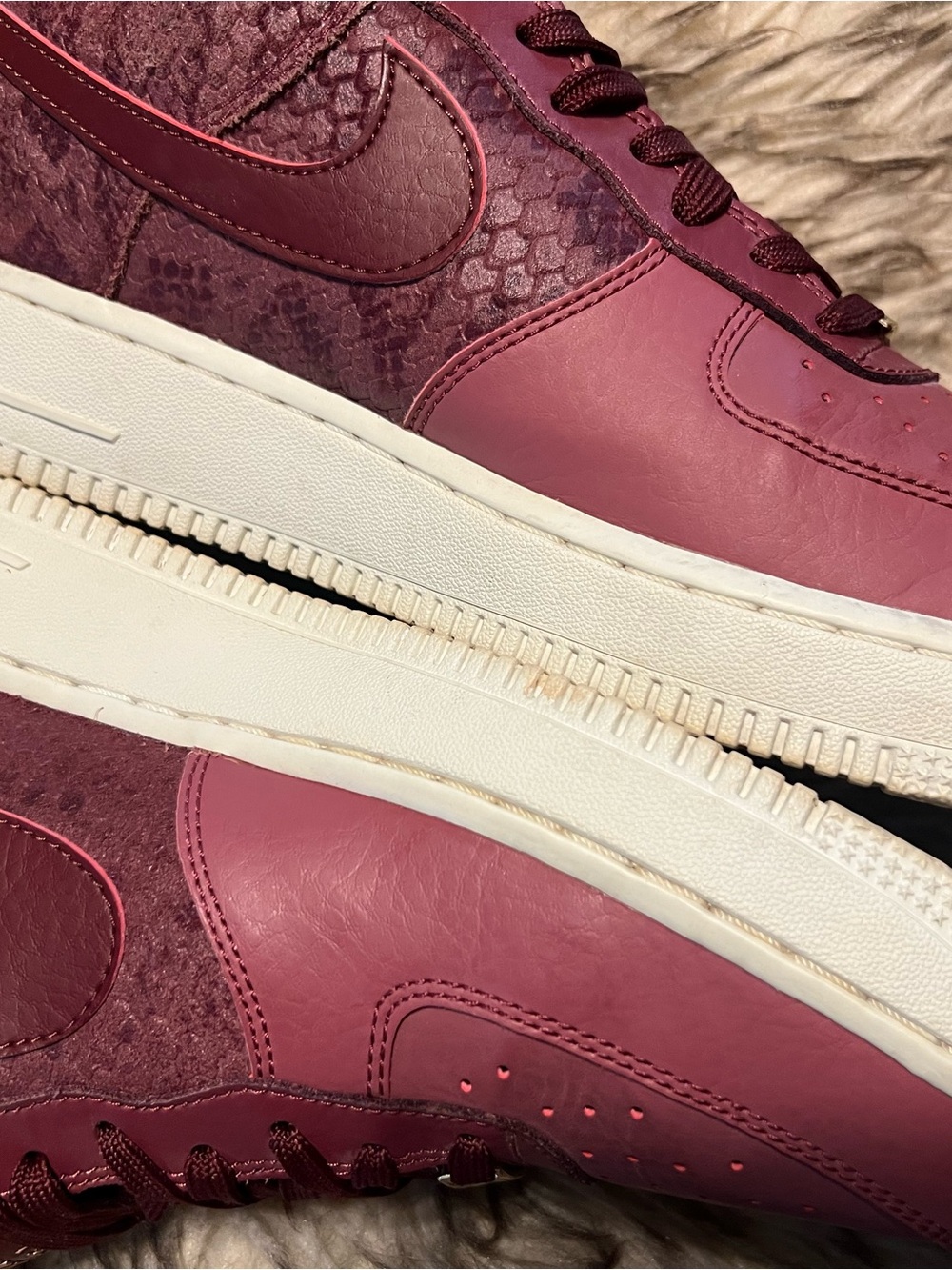 Nike Air Force 1 Men's Sneakers in Burgundy with Gold Accents Sz 9.5 - Picture 3 of 15